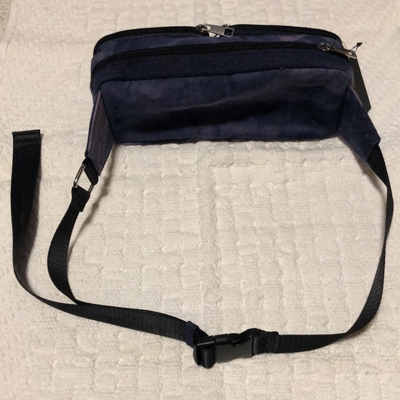 NWT FOREVER 21 DENIM FANNY PACK - Picture 4 of 8